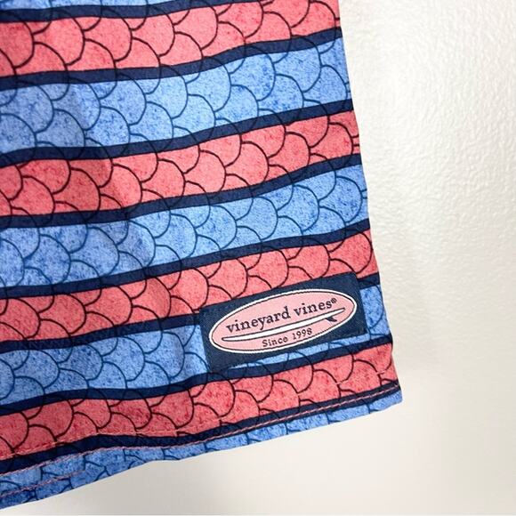 Vineyard Vines Board Shorts 9” Inseam Men’s size 28 striped - Picture 2 of 9
